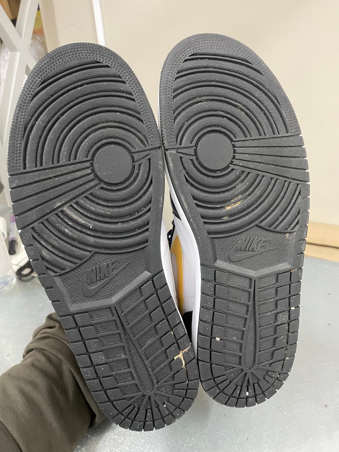 에어조던1 미드 폴른 300 상품이미지6