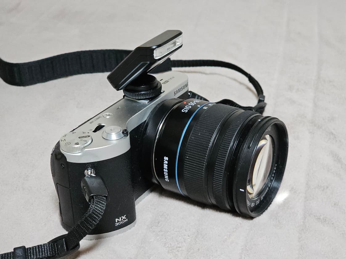 삼성 NX300M 미러리스 카메라와 18-55mm 렌즈 상품이미지7