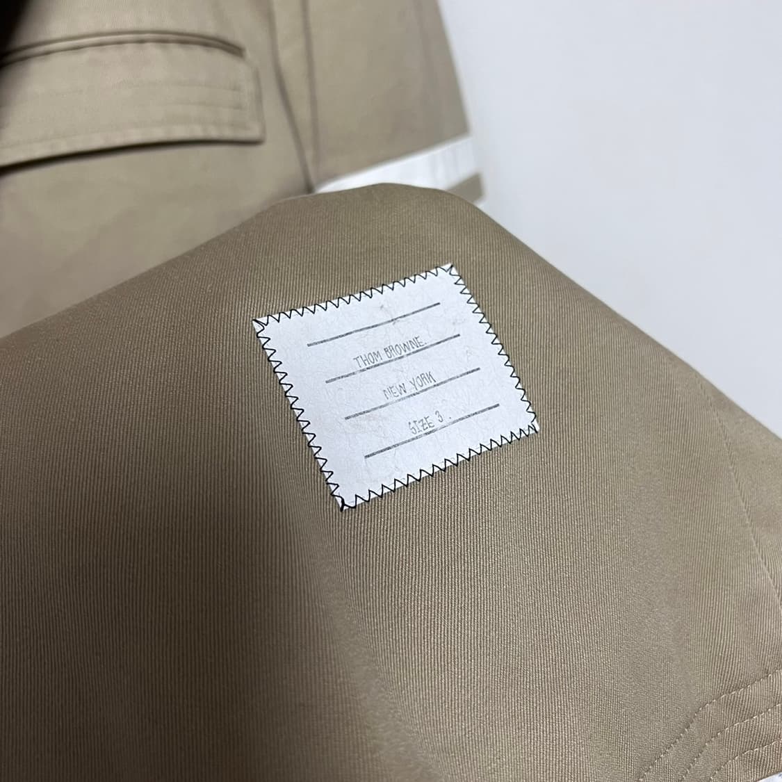 [105] 톰브라운 체스터필드 사선 코트 상품이미지7