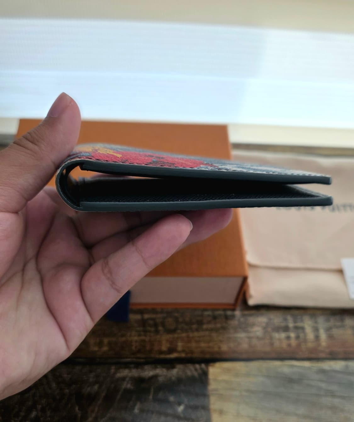 [새상품급,한정판]루이비통 서핑 반지갑 상품이미지4