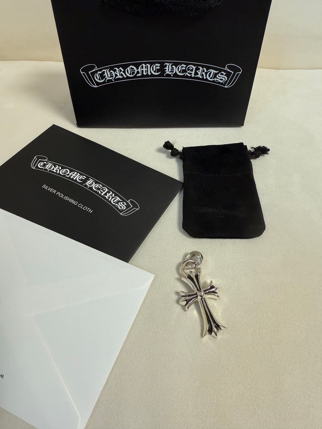 크롬하츠 스몰 크로스 베일 팬던트  상품이미지1