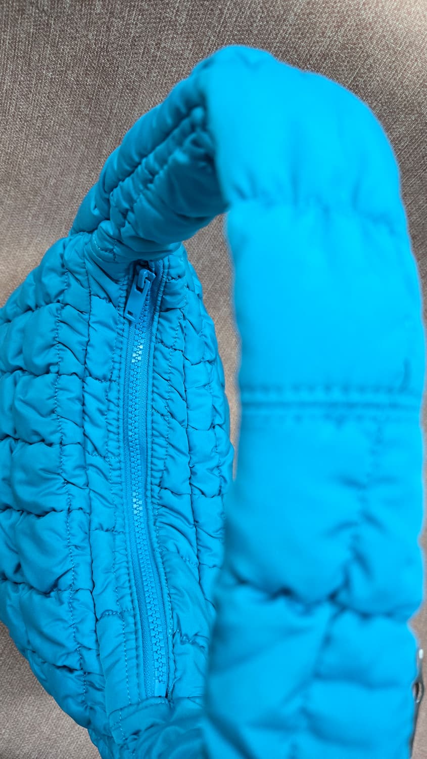 코스 퀼티드 미니백 구름빵 터콰이즈 블루 상품이미지6