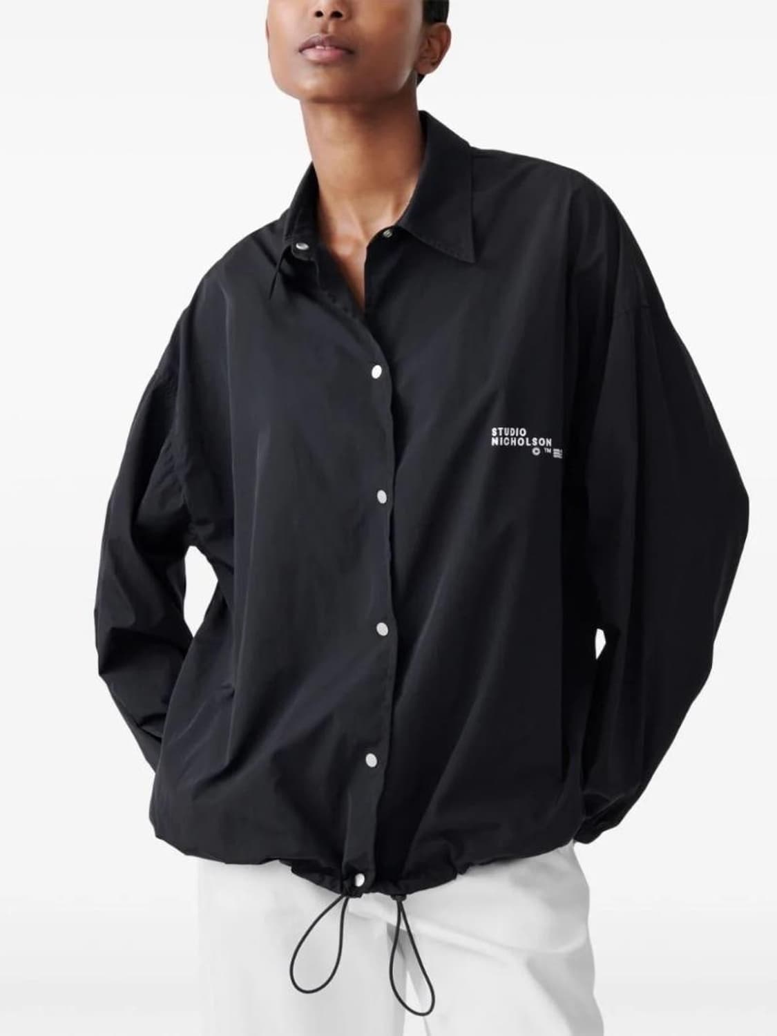 스튜디오니콜슨 Vacne 로고 프린트 자켓 블랙 상품이미지3