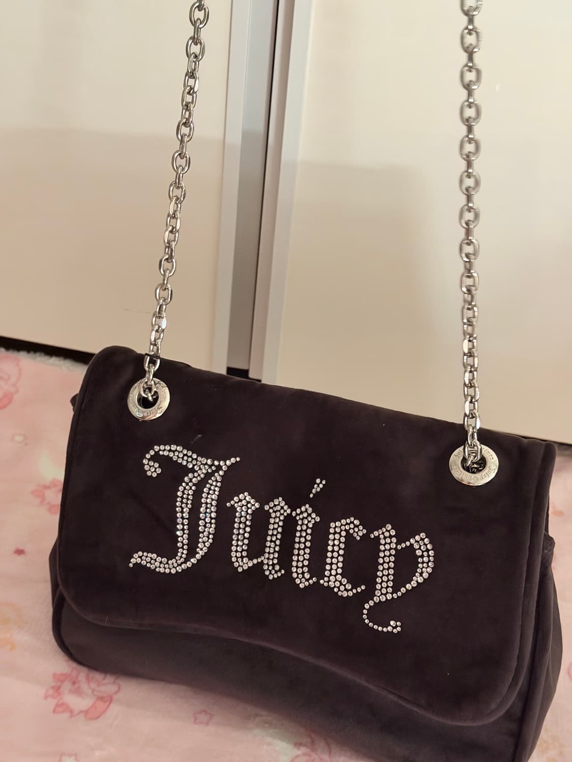 쥬시꾸뛰르 벨벳 스톤 체인 숄더백/크로스백 브라운 상품이미지3