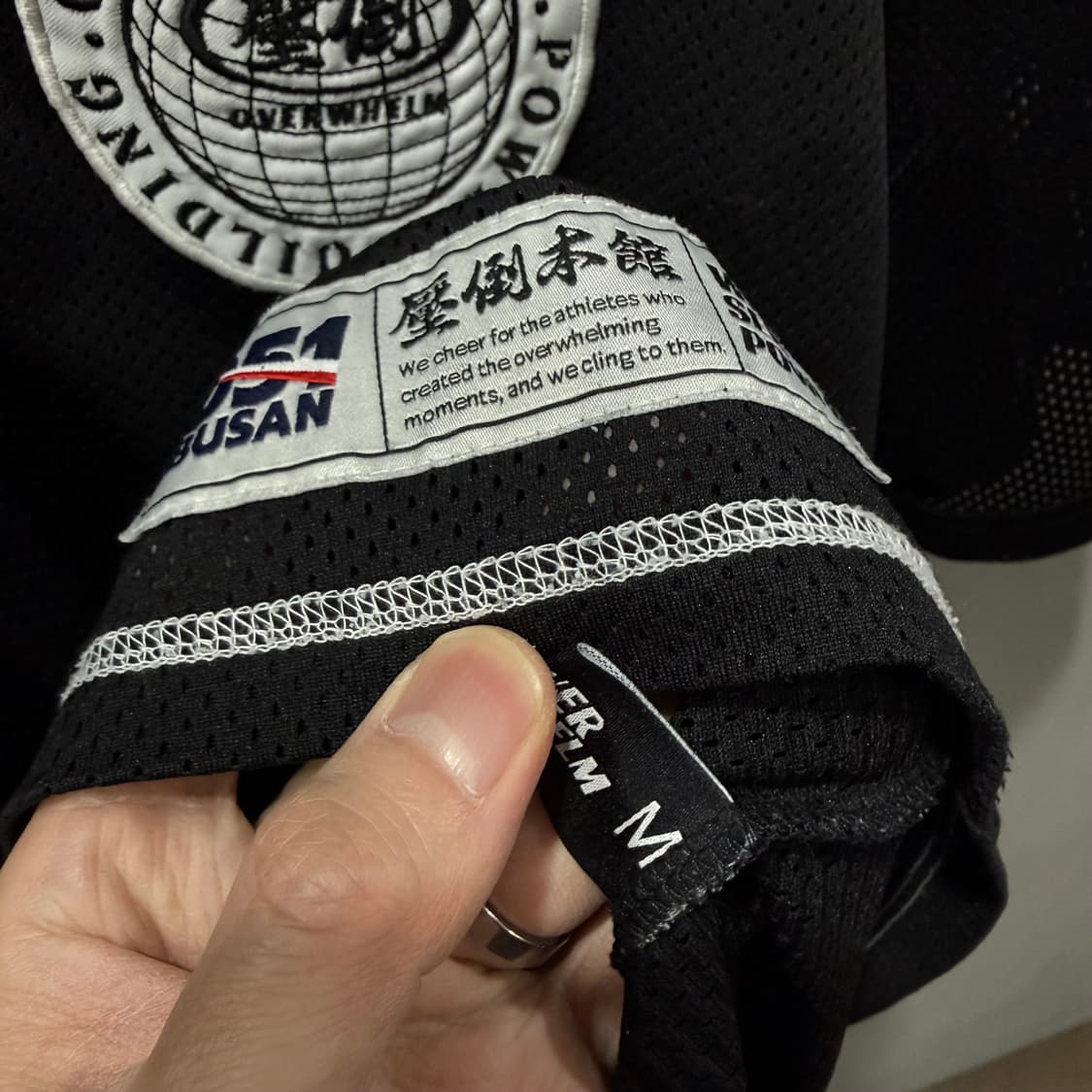 M 압도 오버헬름 건담포스 브이넥 반팔 티셔츠 블랙  상품이미지4