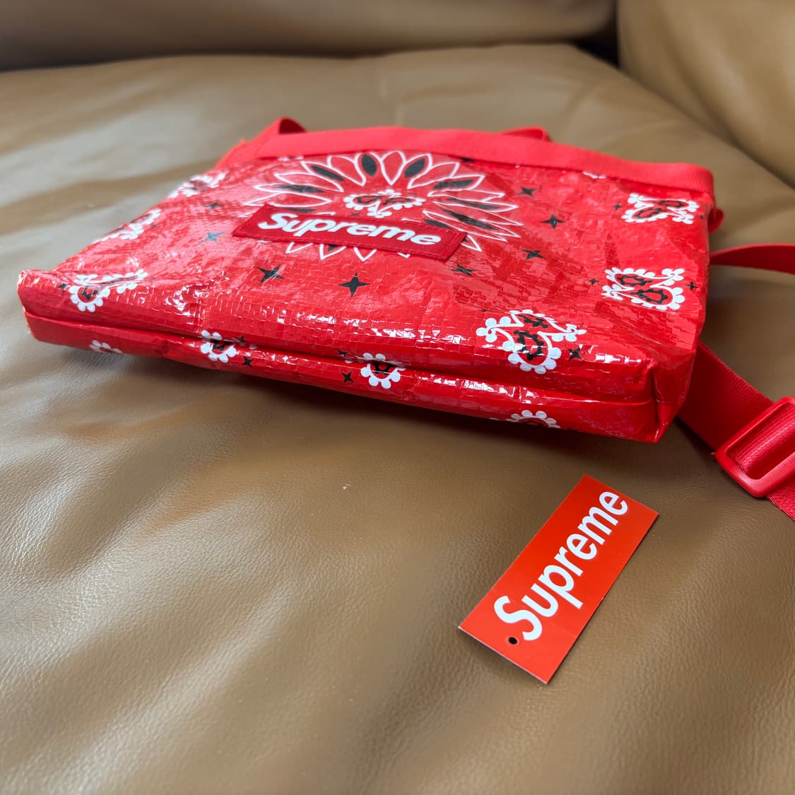 Supreme 슈프림 반다나 레드 타프 사이드백 샤코슈 가방 (Red) 상품이미지6