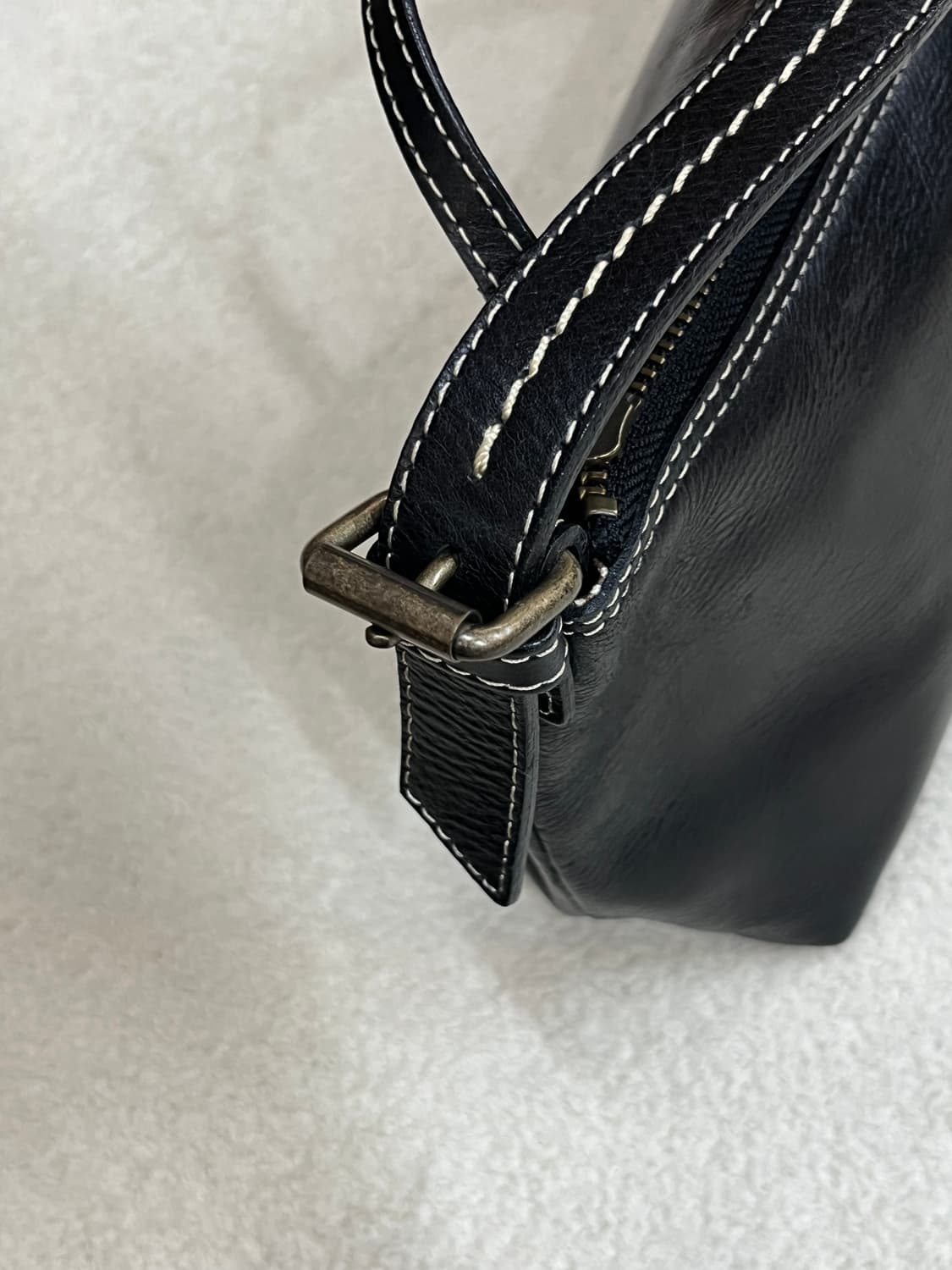 스티치 가죽 숄더백 블랙 상품이미지8