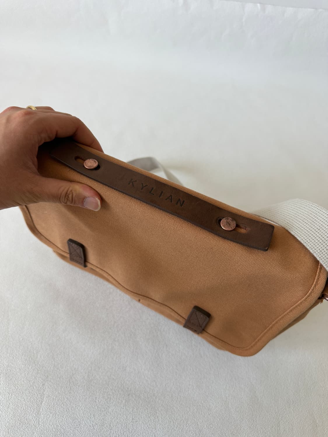 킬리안(KYLIAN) 캔버스 크로스백 상품이미지4