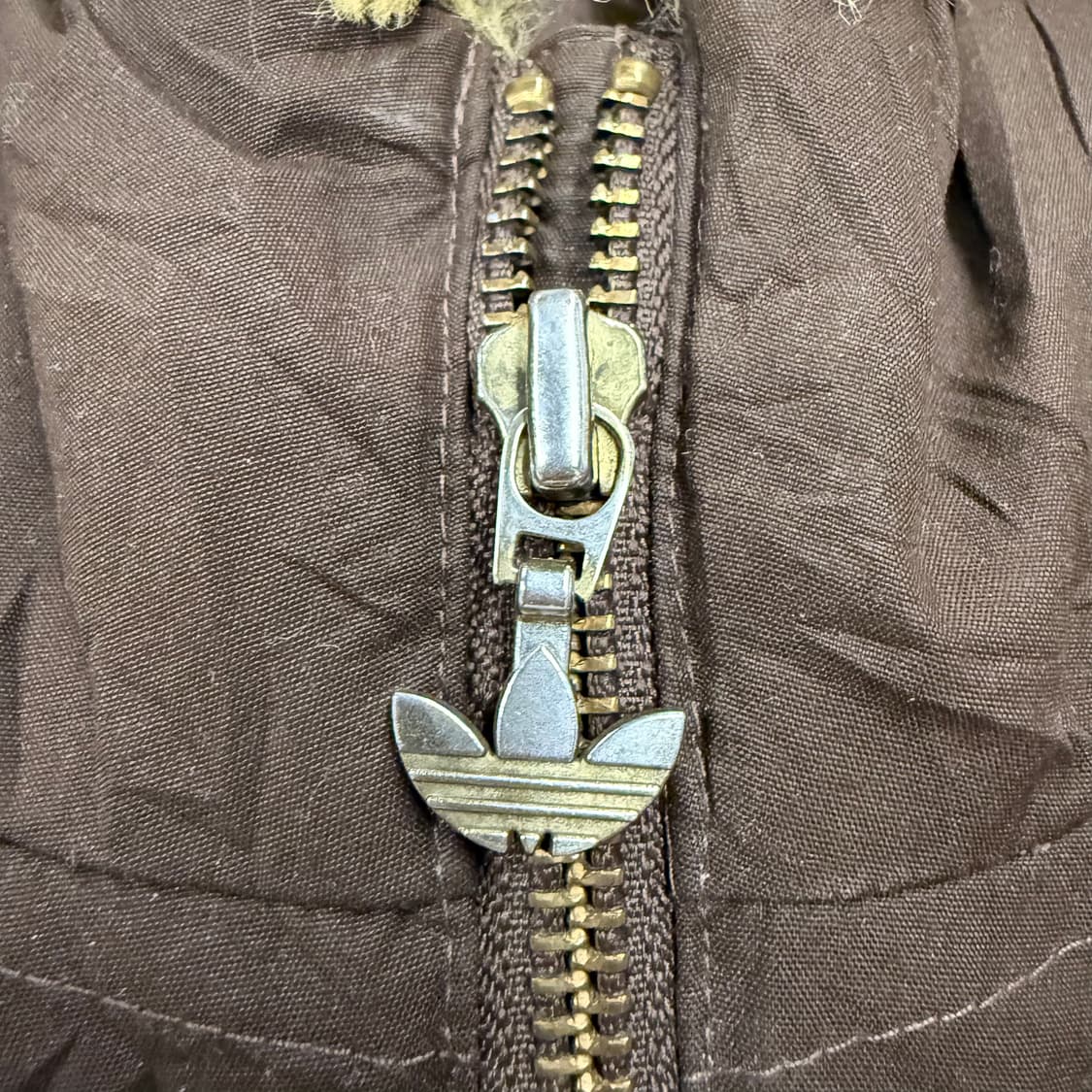 아디다스 브라운 초코 털 조끼 패딩 상품이미지6