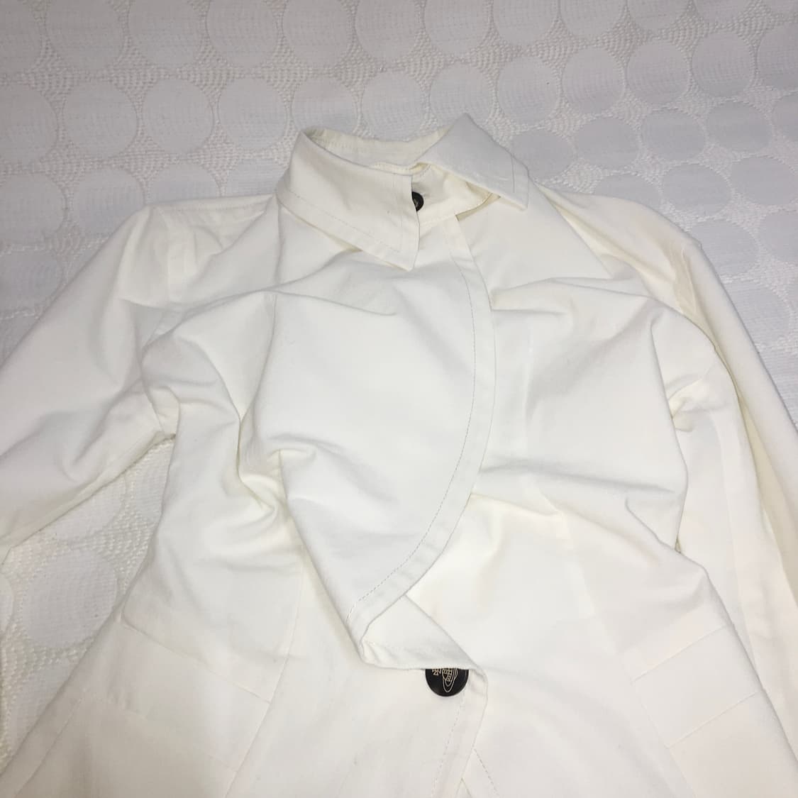 비비안 웨스트우드 화이트 입체 재단 재킷 상품이미지5