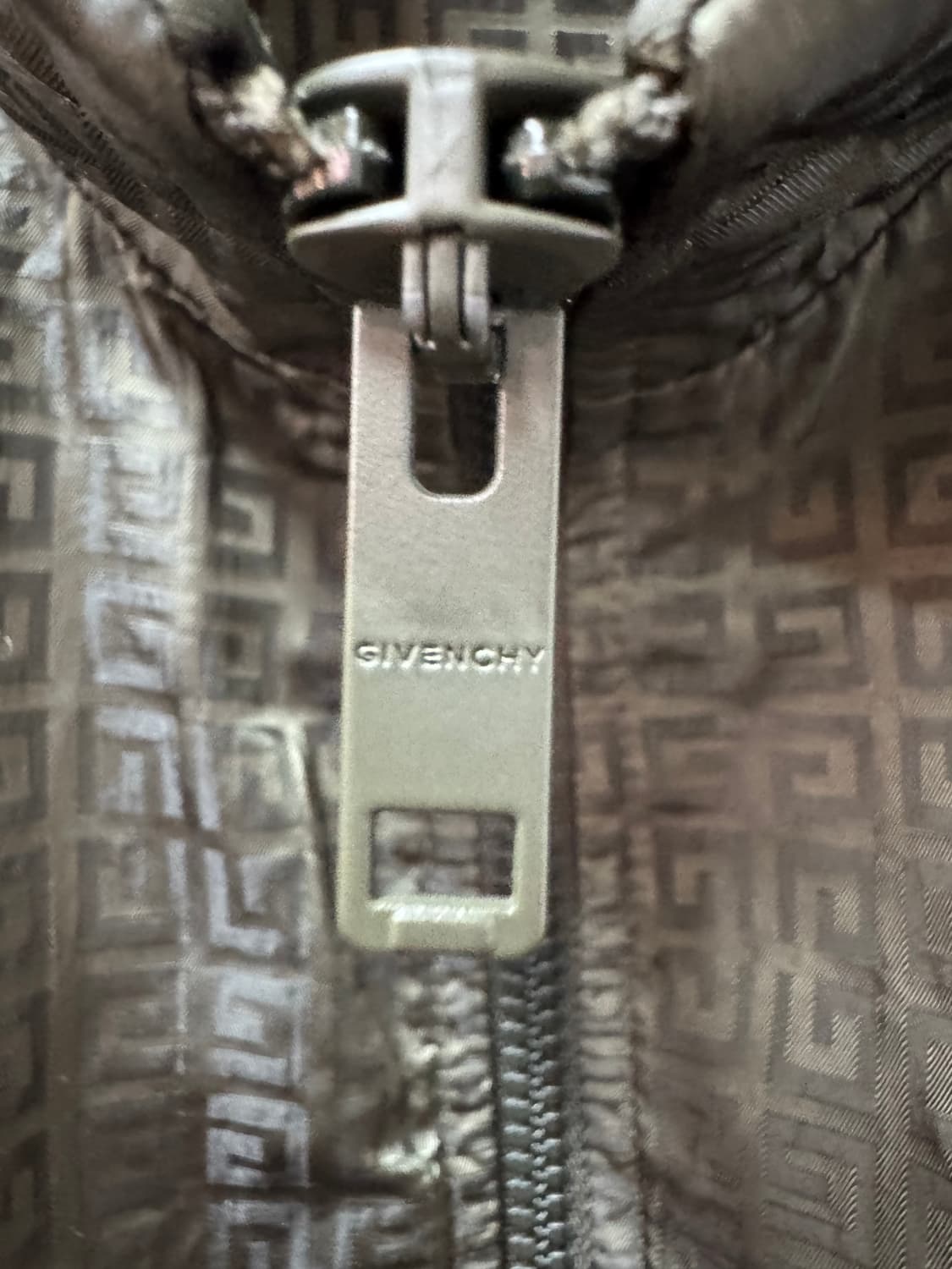 새상품급) 지방시 시그니처 4G 자카드 패턴 로고 윈드브레이커 L 상품이미지4