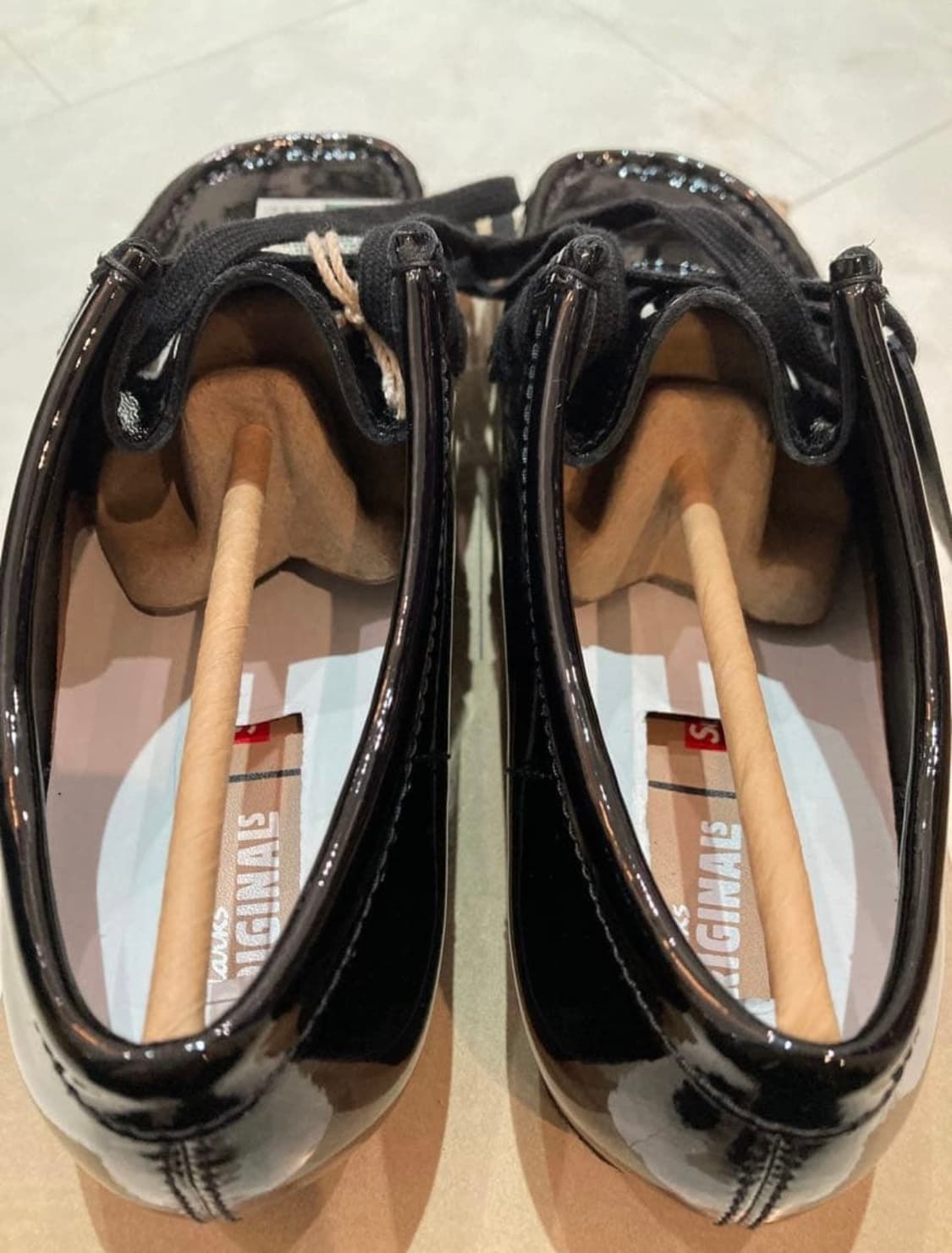 클락스 x 슈프림 페이턴트 레더 왈라비 블랙 새상품 상품이미지2