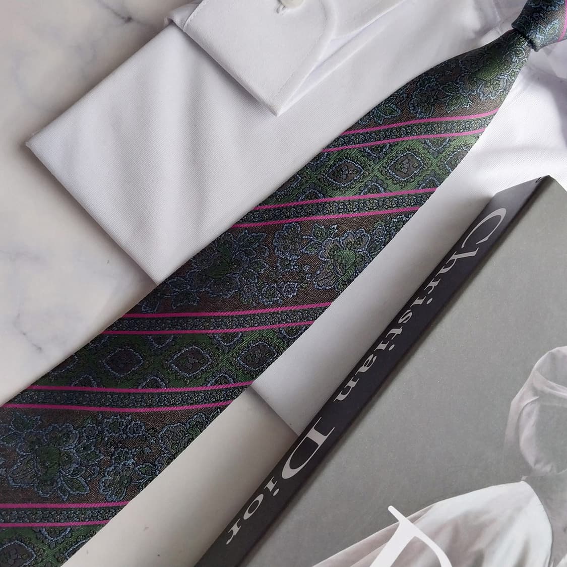 디올 실크 다크그린 패턴 넥타이 8.3cm A+~A등급 K2492
 상품이미지5