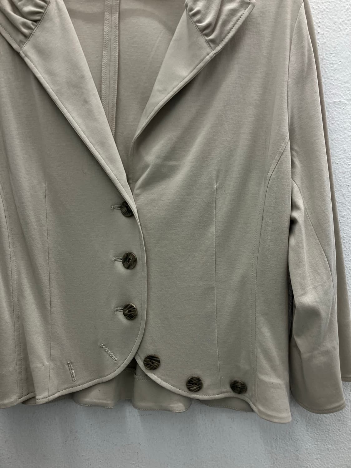 스냅디테일 블레이져 상품이미지2