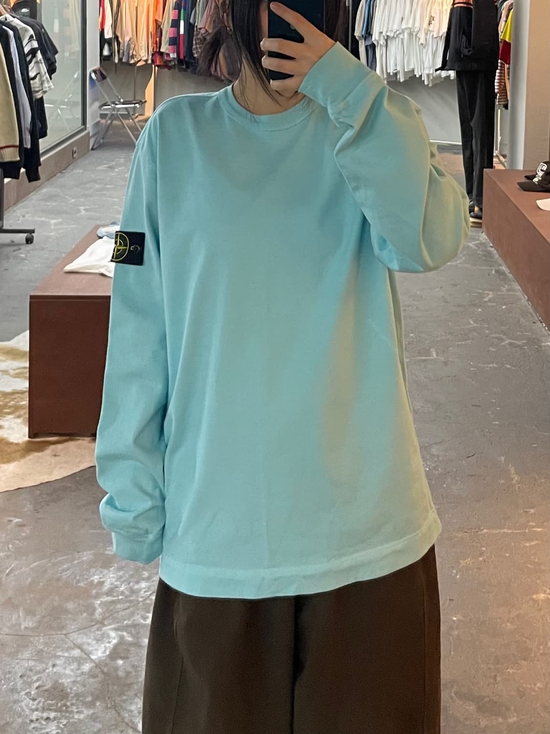 스톤아일랜드 와펜 크루넥 스웨트셔츠 아쿠아 롱슬리브 H2505 상품이미지1