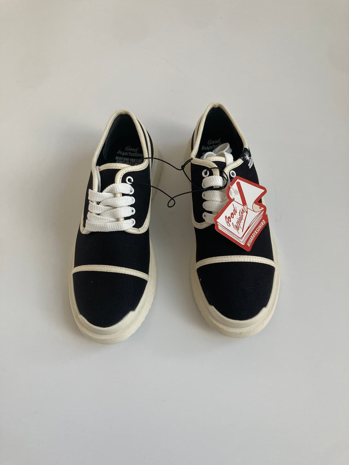 X GU Sneakers 상품이미지2