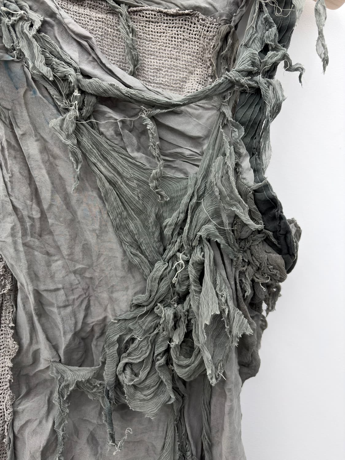 MULTI TEXTILE DRAPED ARTISANAL VEST TOP 상품이미지3