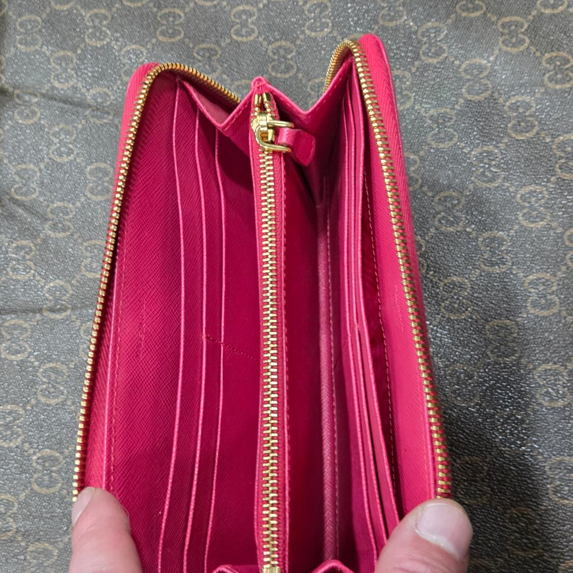 프라다 삼각로고 장지갑 상품이미지6