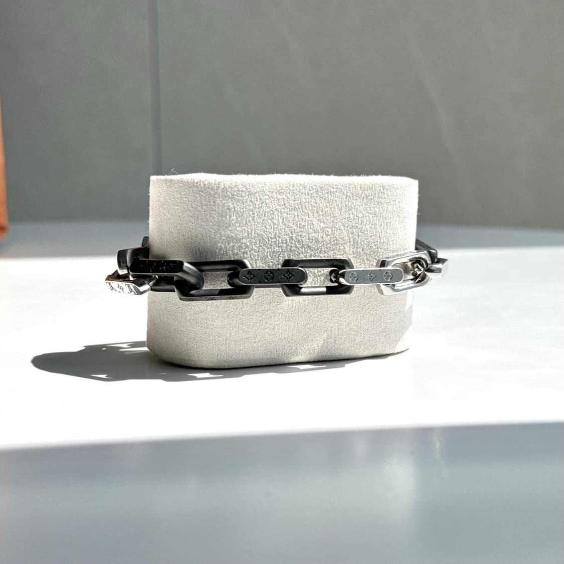 루이비통 버질아블로 팔찌 블랙 화이트 한정판  상품이미지2