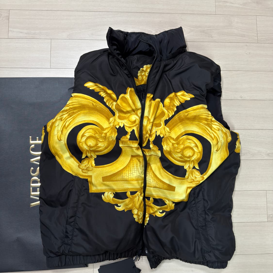 VERSACE 베르사체 구스 다운 패딩 베스트 상품이미지2
