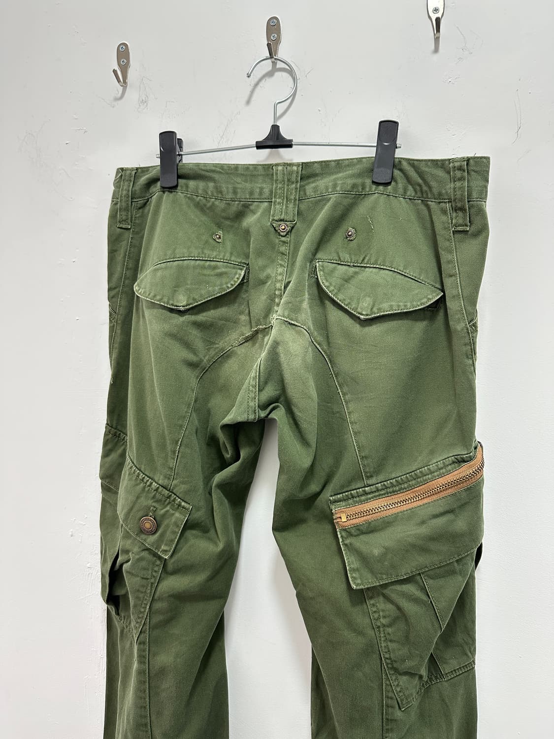 Grunge khaki multipocket curved jeans 상품이미지3