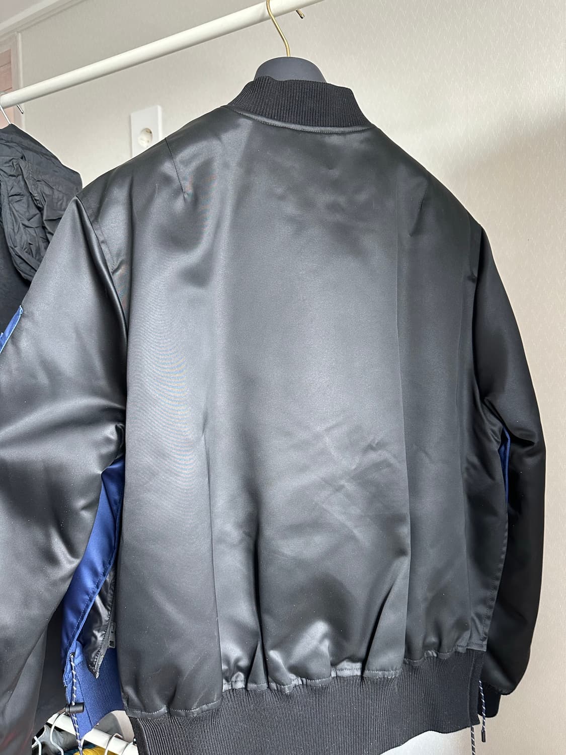 루이비통 아수라 크롭드 보머 마원 52(105-110) 상품이미지3