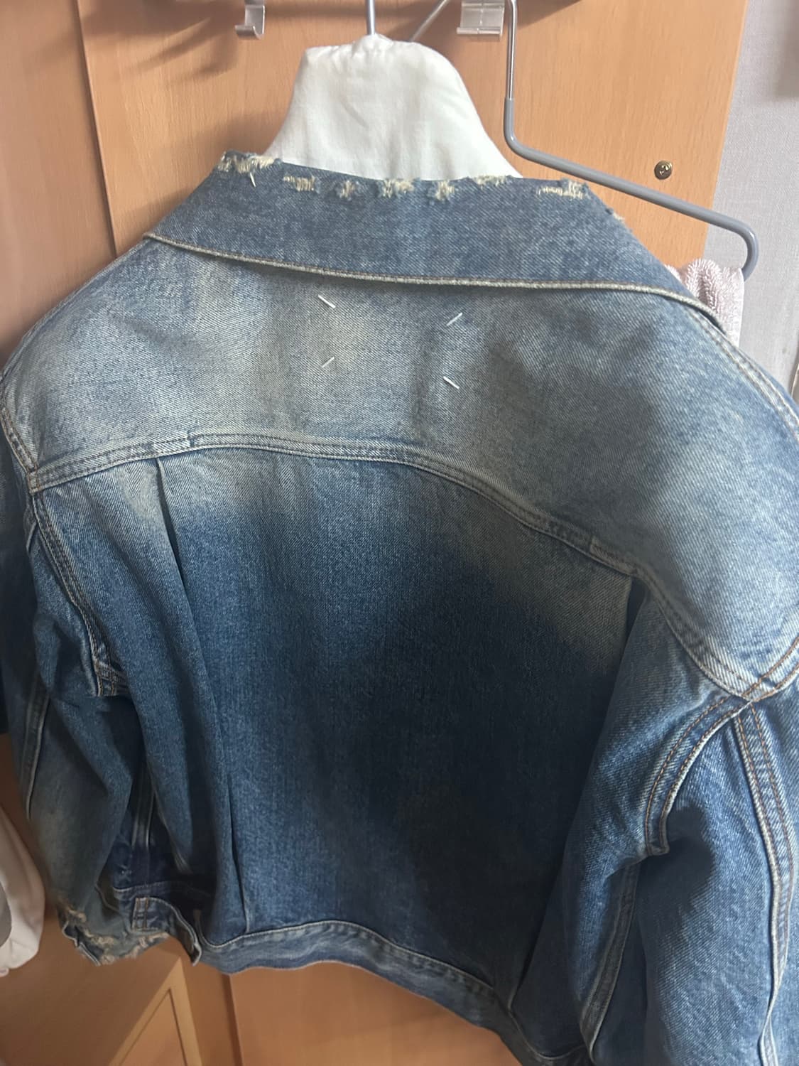 마르지엘라 23fw 디스트로이드 데님자켓 상품이미지2