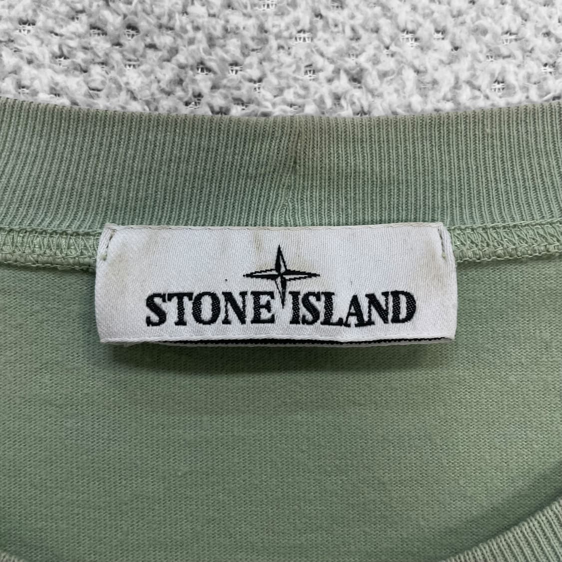스톤아일랜드 와펜 패치 브러쉬드 오가닉 크루넥 세이지그린 상품이미지4