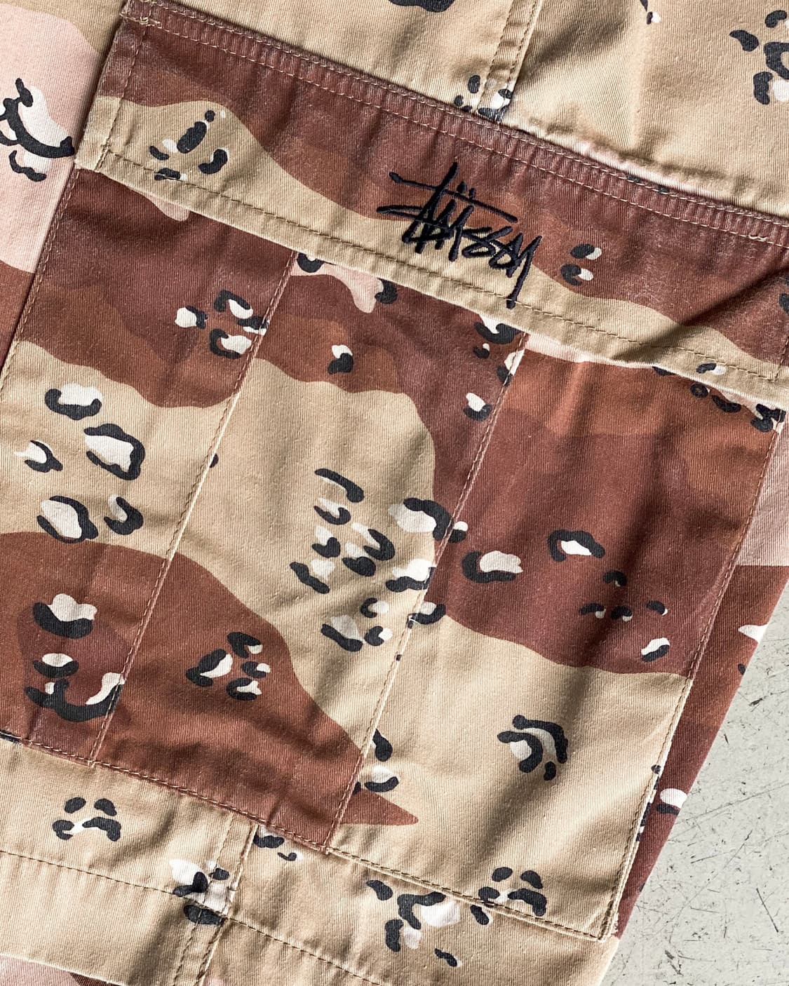 스투시 90‘s 스탁 로고 초코칩 카모 포켓 하프팬츠 상품이미지7