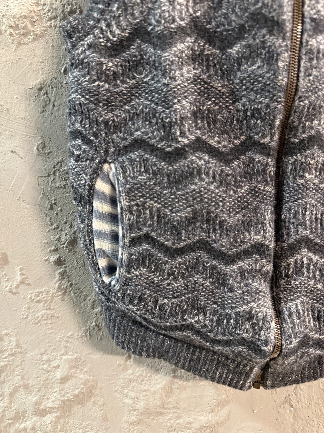 미쏘니 지그재그 패턴 니트 집업 베스트 그레이 48 상품이미지2