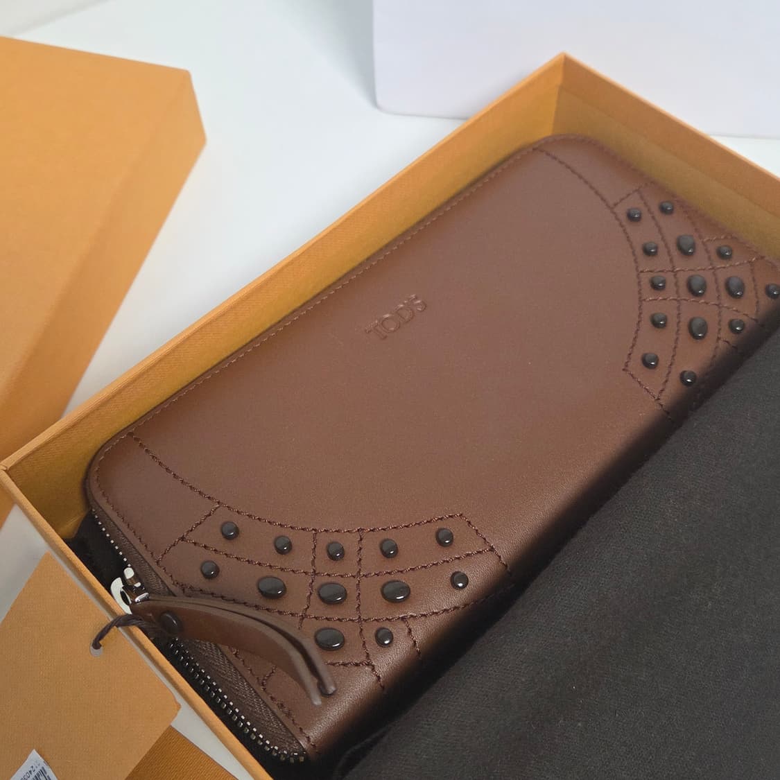 TOD'S 토즈 정품 미사용 고미노 짚라운드 지갑 장지갑 은장 레더지갑 상품이미지2
