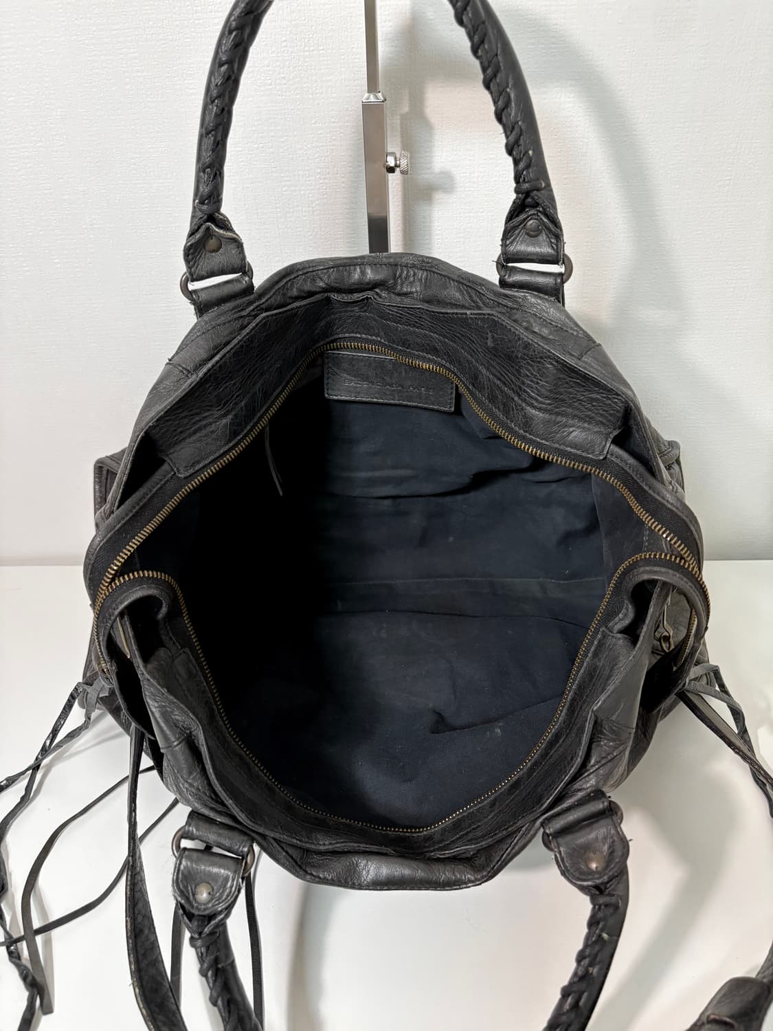 발렌시아가 파트타임 모터백 블랙 상품이미지6