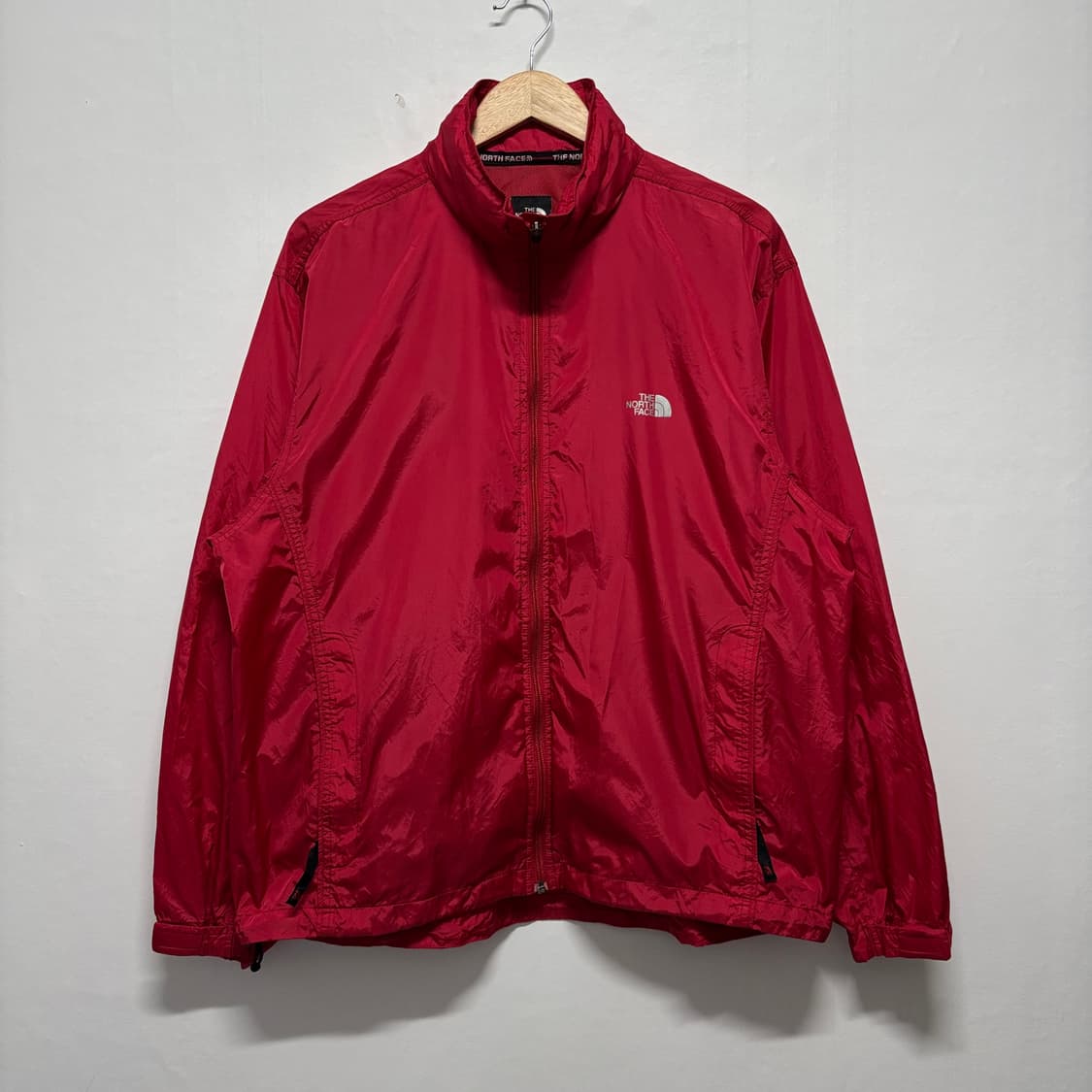 노스페이스 레드 경량 바람막이 상품이미지1