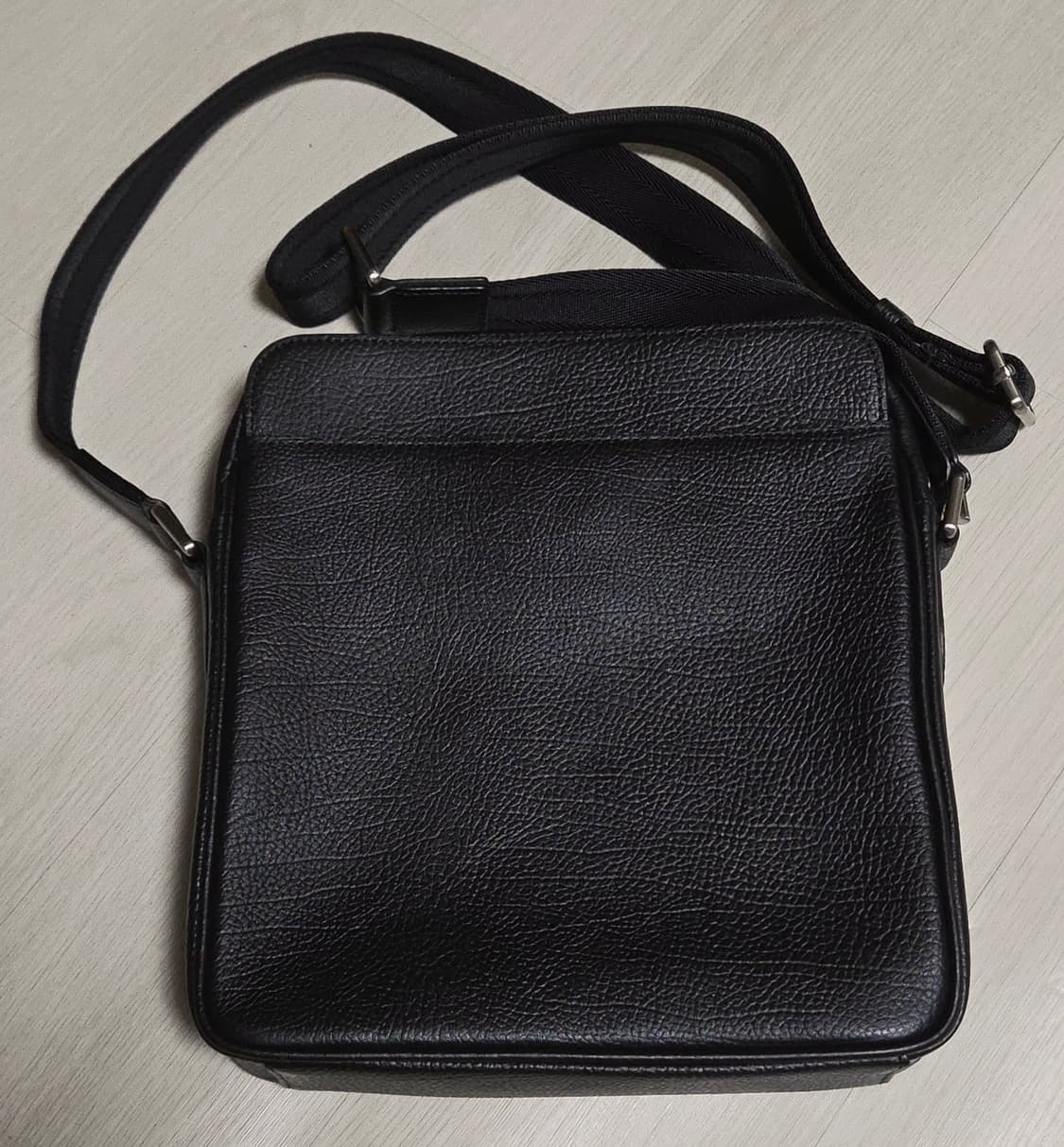 (착샷) 닥스 가죽 크로스백 블랙 Daks 상품이미지2