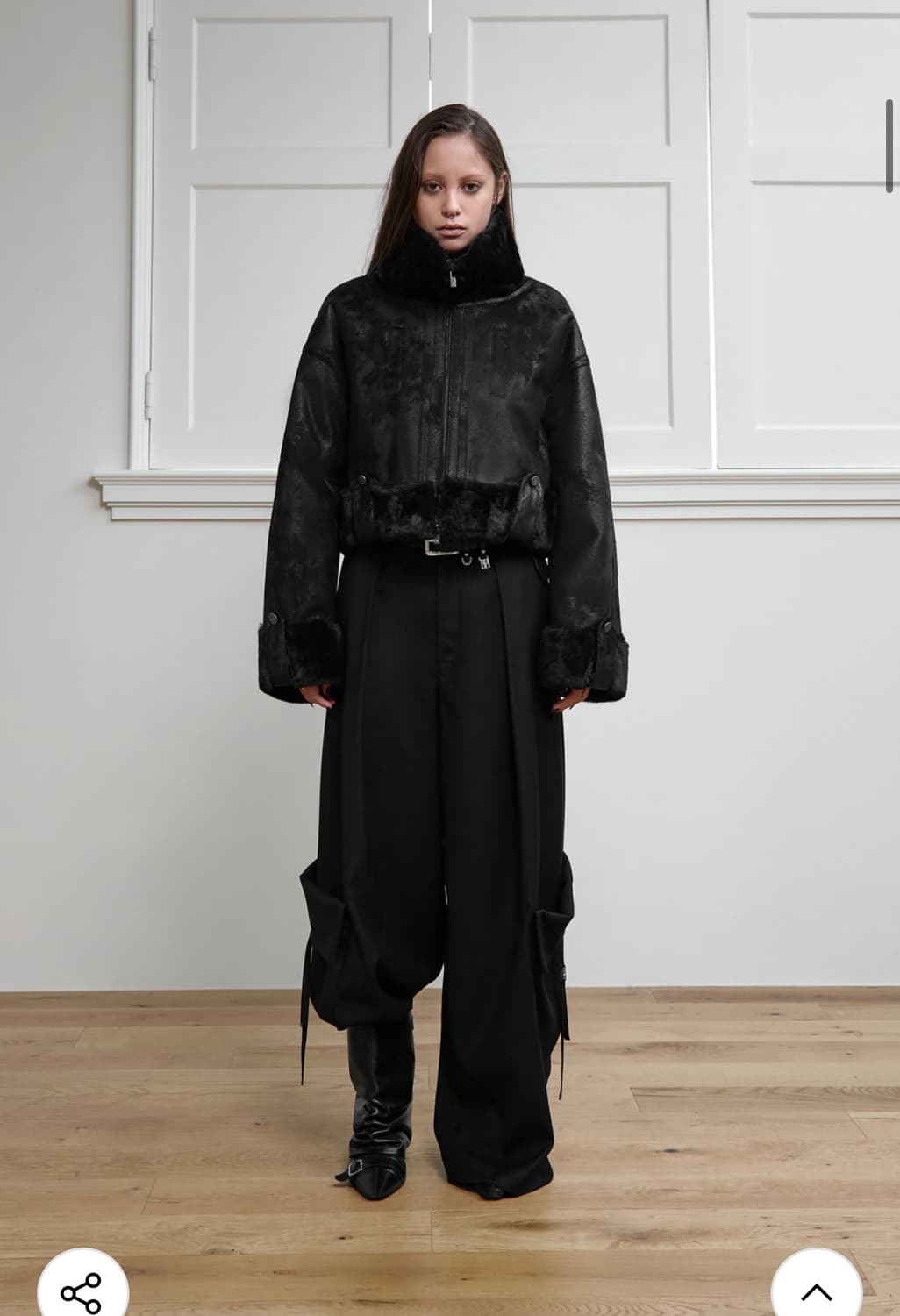 트리밍버드 크랙 볼드 크롭 무스탕 블랙 상품이미지8