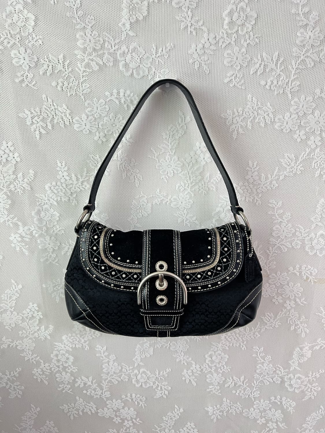 코치 Y2K 스터드 버클 숄더백 상품이미지1