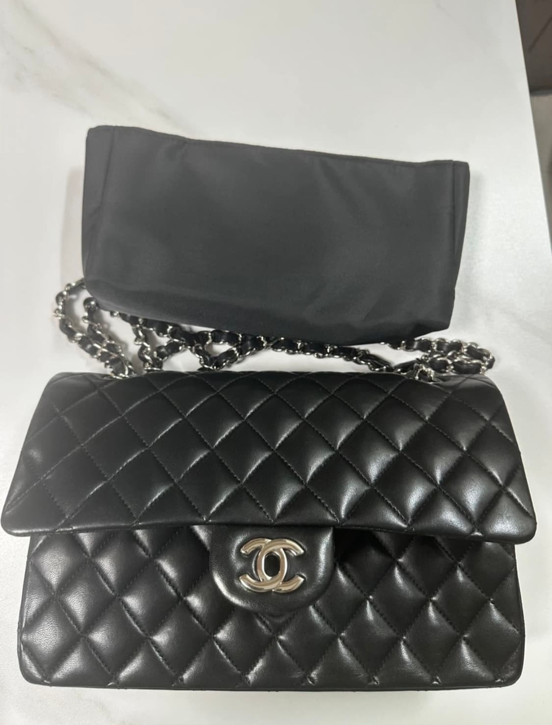 샤넬 클래식 플립백 미디움 블랙 램스킨 은장 상품이미지4