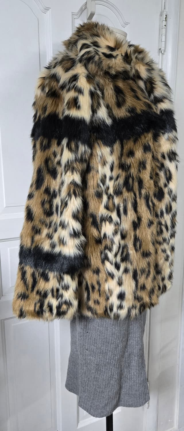 에셴셜 앤트워프 오버핏 레오파드 퍼코트 상품이미지4