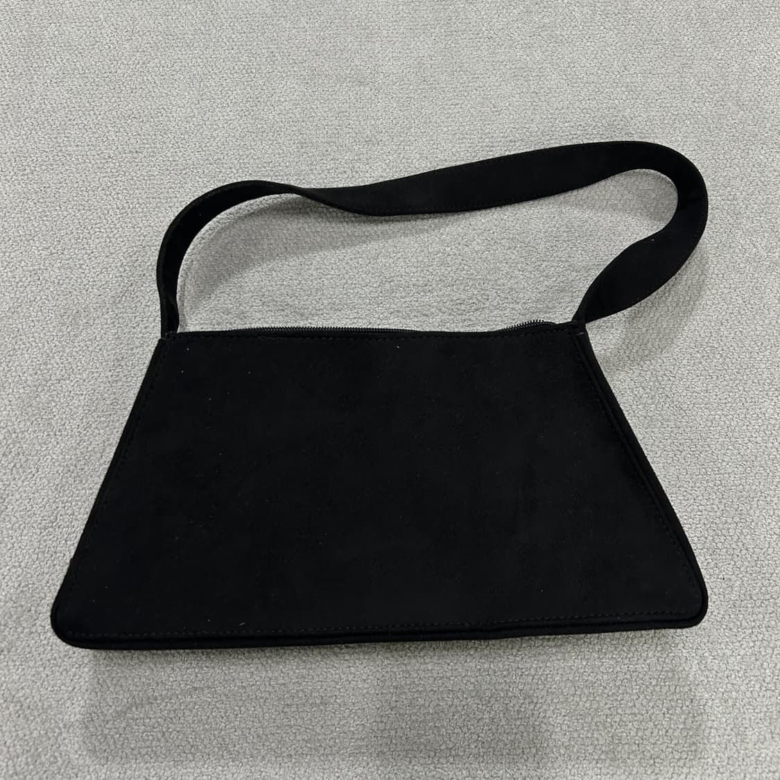 아디다스 블랙 스웨이드 라인스톤 숄더백 상품이미지2