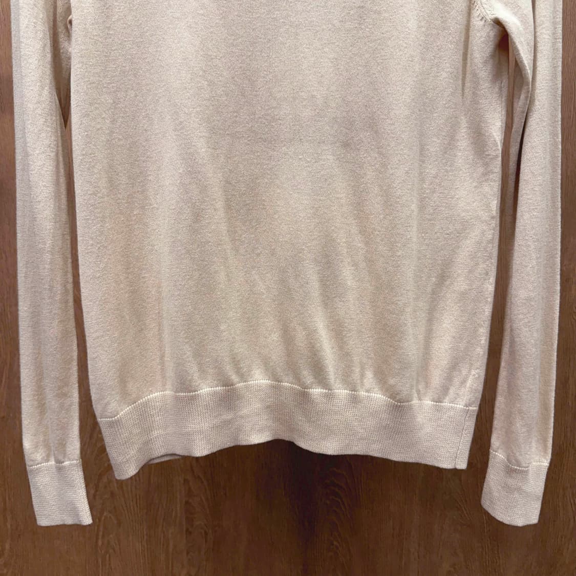 산드로 니트 탑 백 오픈 컷아웃 디테일 라운드넥 슬림핏 베이지 상품이미지5