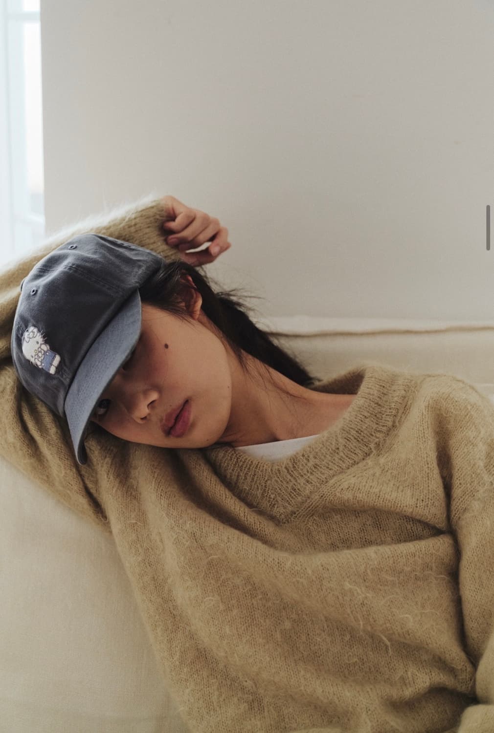 새상품 파르벵 헬로키티 워시드 엠브로이디드 볼캡 차콜 상품이미지5