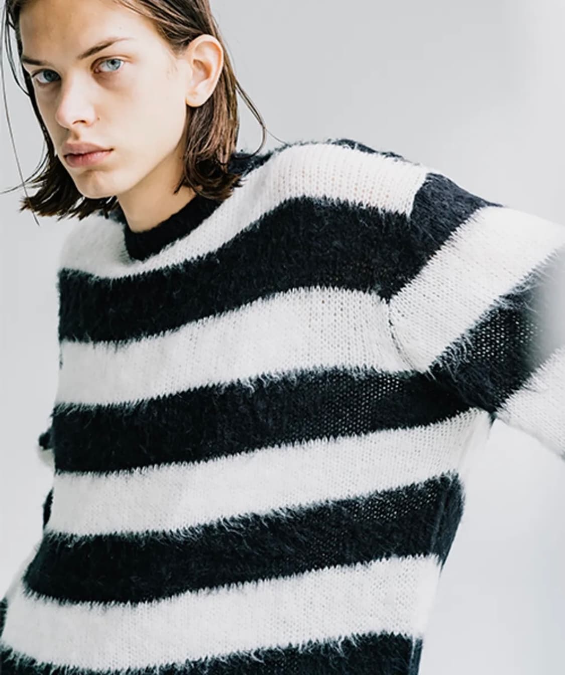 바스틱 브러쉬 스트라이프 니트 상품이미지1