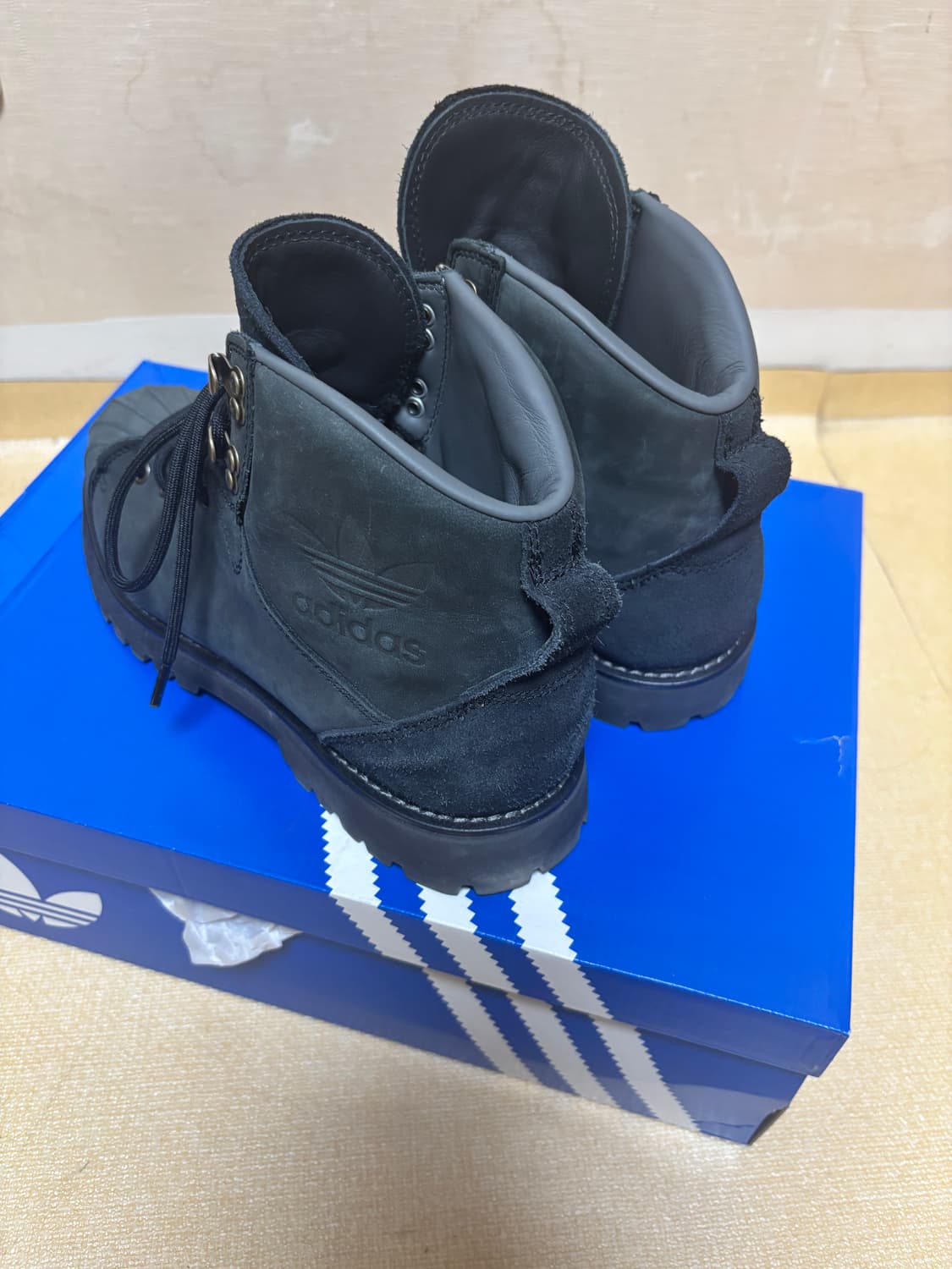아디다스 슈퍼스타 부츠 블랙 판매합니다! 상품이미지3