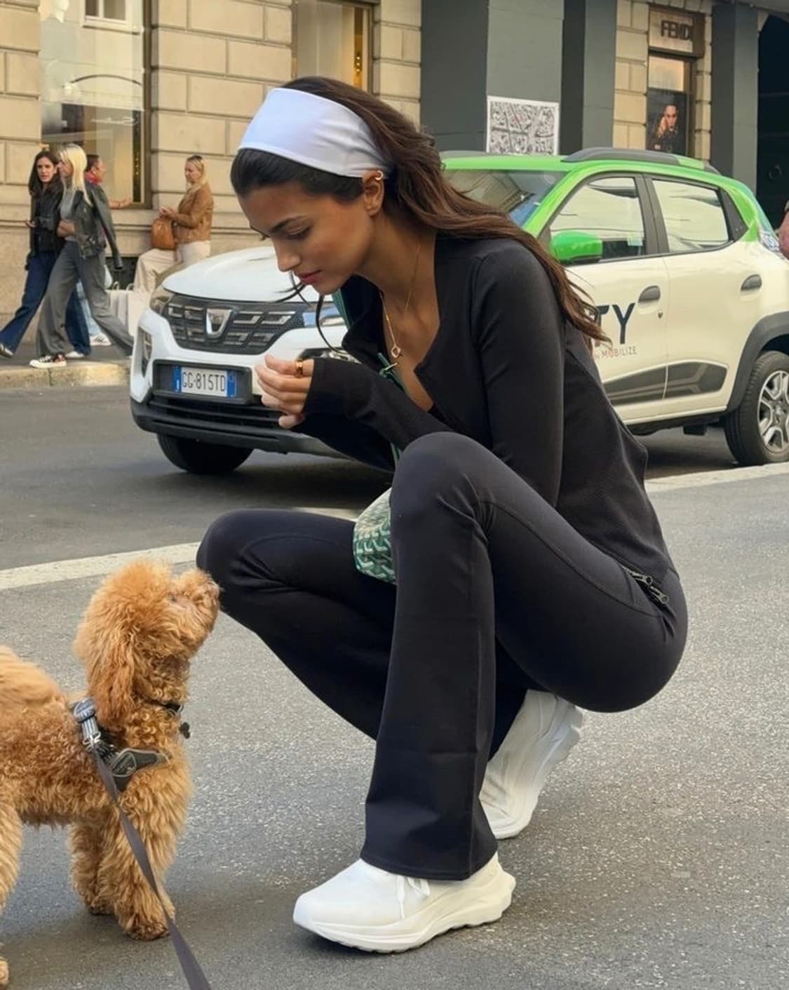 alo yoga 알로요가 러너 화이트 상품이미지1