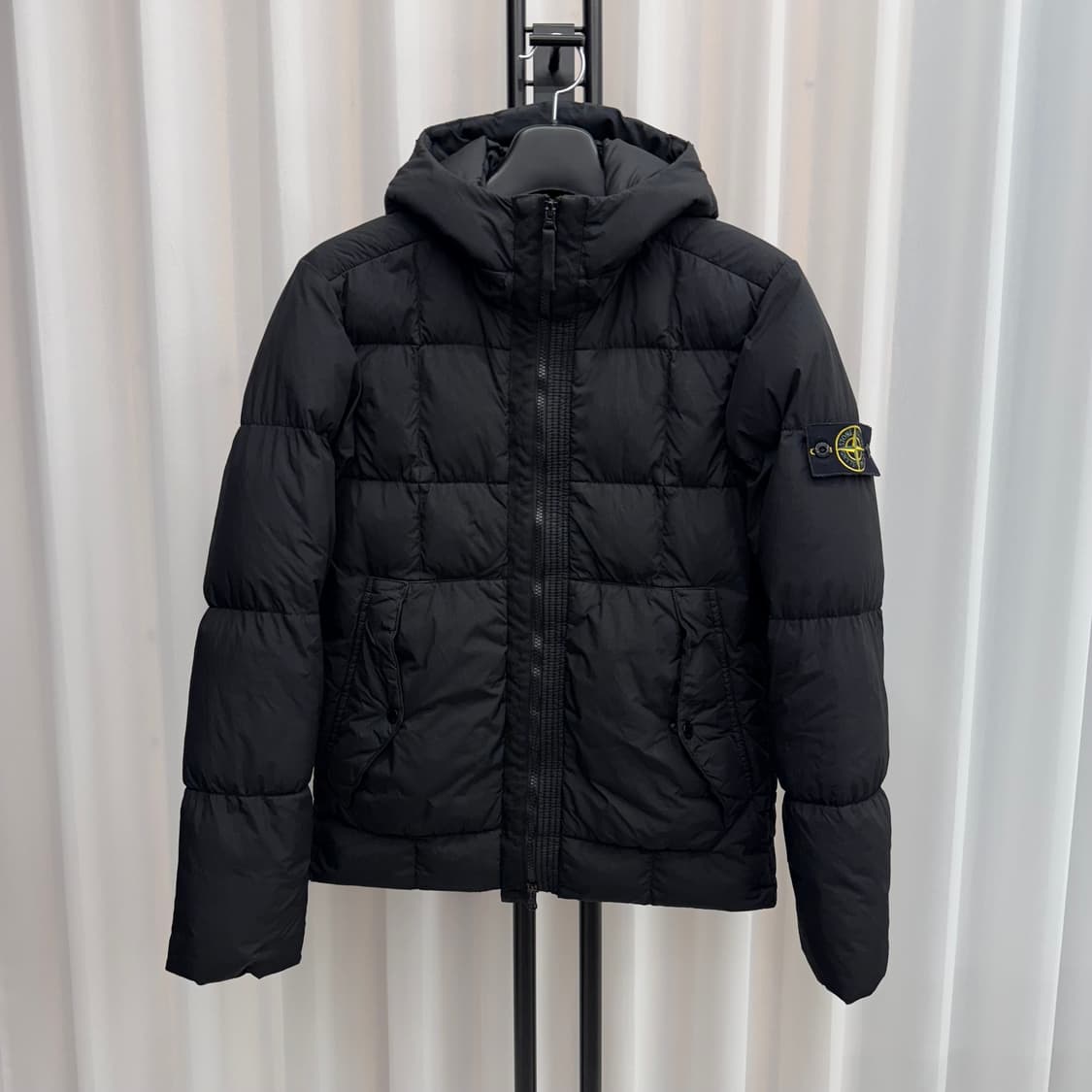 [S] 스톤아일랜드 크링클랩스 후드 패딩 블랙 상품이미지1