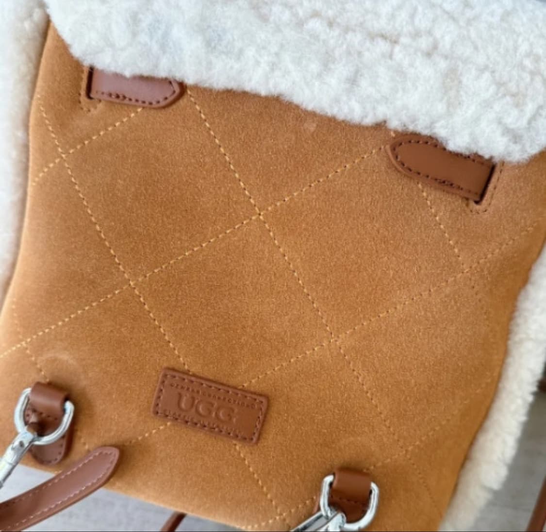 어그 백팩 상품이미지2