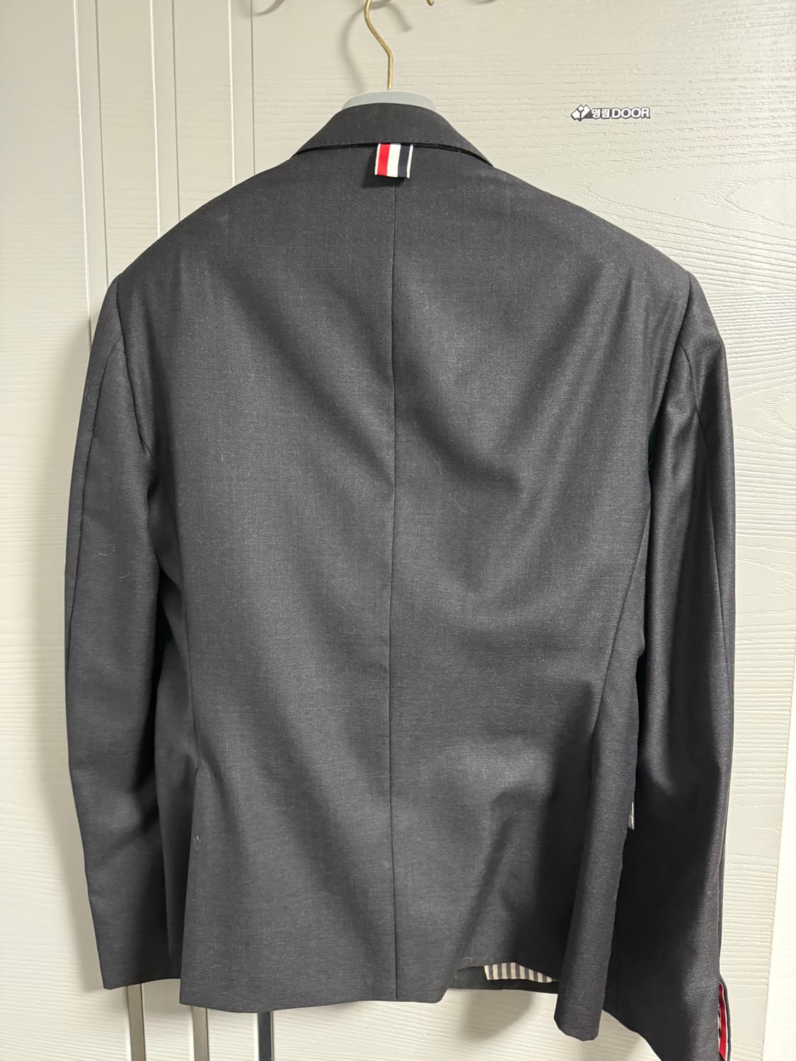 톰브라운 하이암홀 다크그레이 수트 2사이즈 상품이미지3