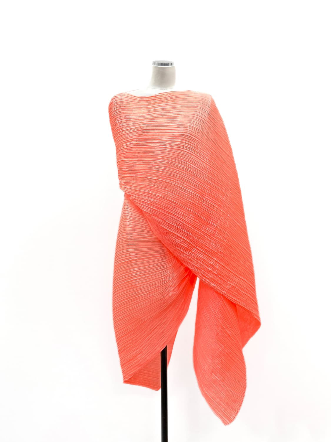 플리츠플리즈 네온 코랄 플리세 랩 케이프 상품이미지5