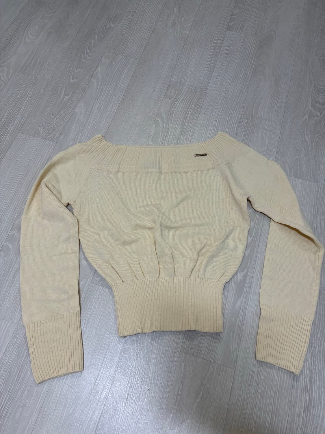 (새상품)히프나틱 메이드 러브잇 오프숄더 버터색 상품이미지3