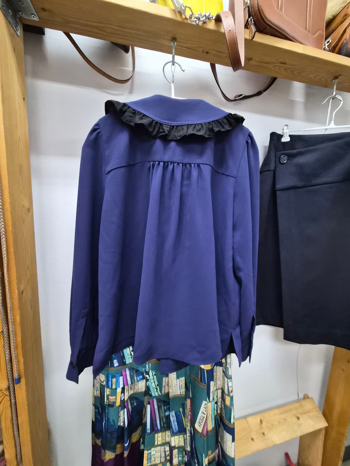 럭키슈에뜨 프릴 블라우스. lusso 언발 일러스트 스커트 상품이미지6